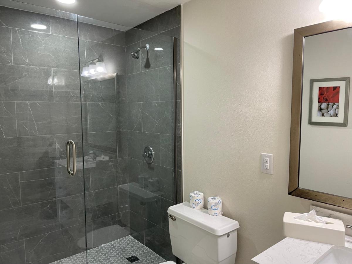 Remodeled, Huge Pool, Tiki Bar & Grill, Quiet Room Sarasota Dış mekan fotoğraf
