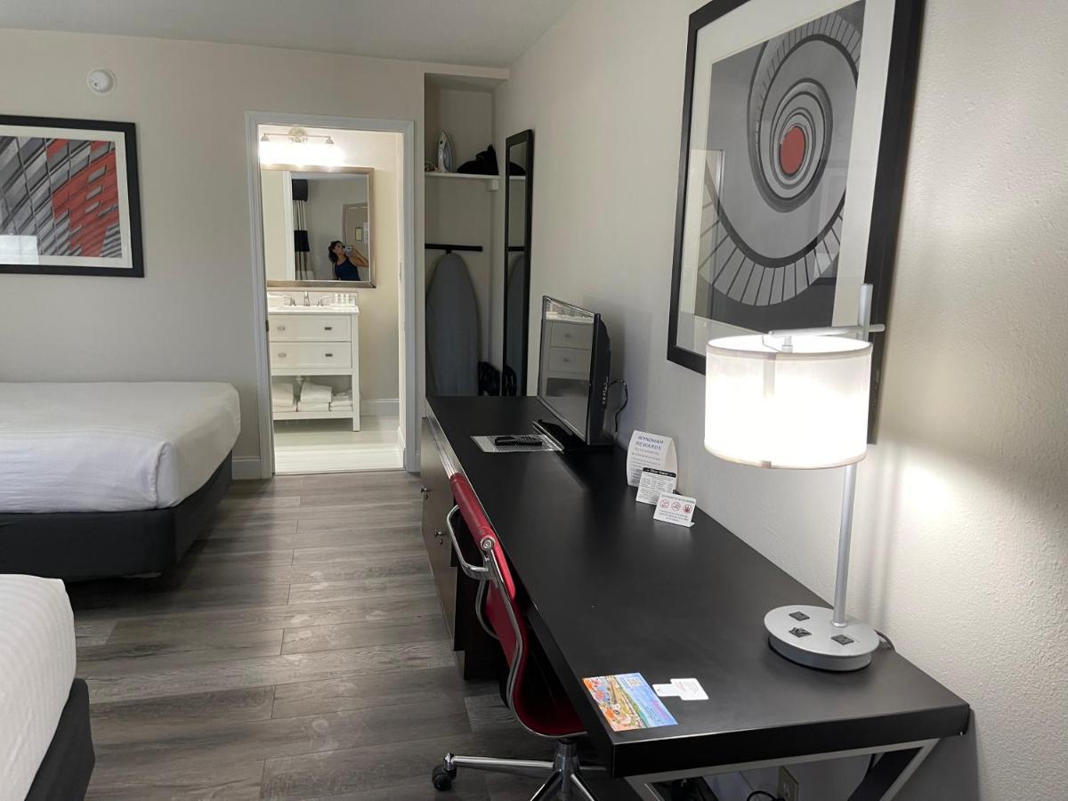 Remodeled, Huge Pool, Tiki Bar & Grill, Quiet Room Sarasota Dış mekan fotoğraf