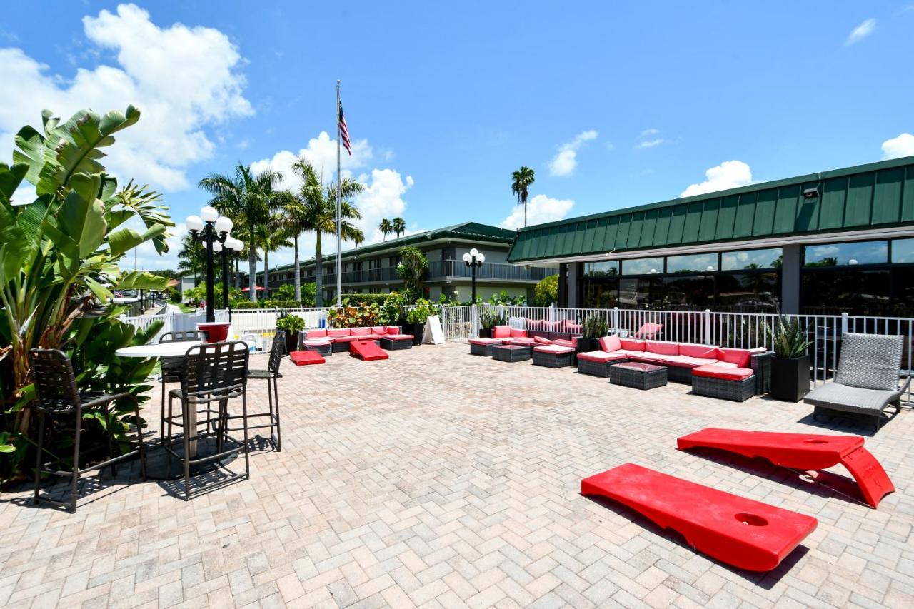 Remodeled, Huge Pool, Tiki Bar & Grill, Quiet Room Sarasota Dış mekan fotoğraf